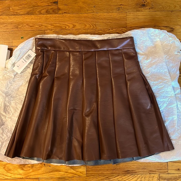 Aritzia Dresses & Skirts - ✨✨ ARITZIA FAUX LEATHER PLEATED SKIRT ✨✨